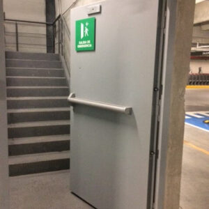 Puerta salida de emergencia
